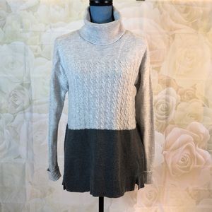 Vince Camuto two-tone gray T neck sweater size S